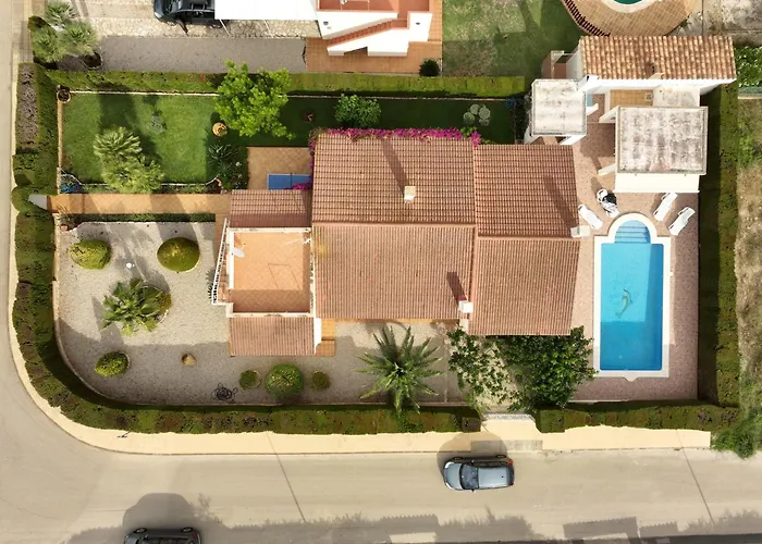 Exclusiva Con Piscina كالافات